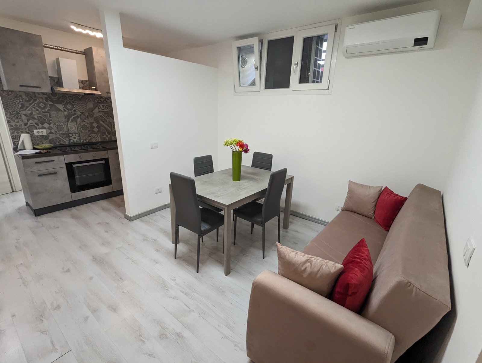 CLAUDIA1 - ROOM 1