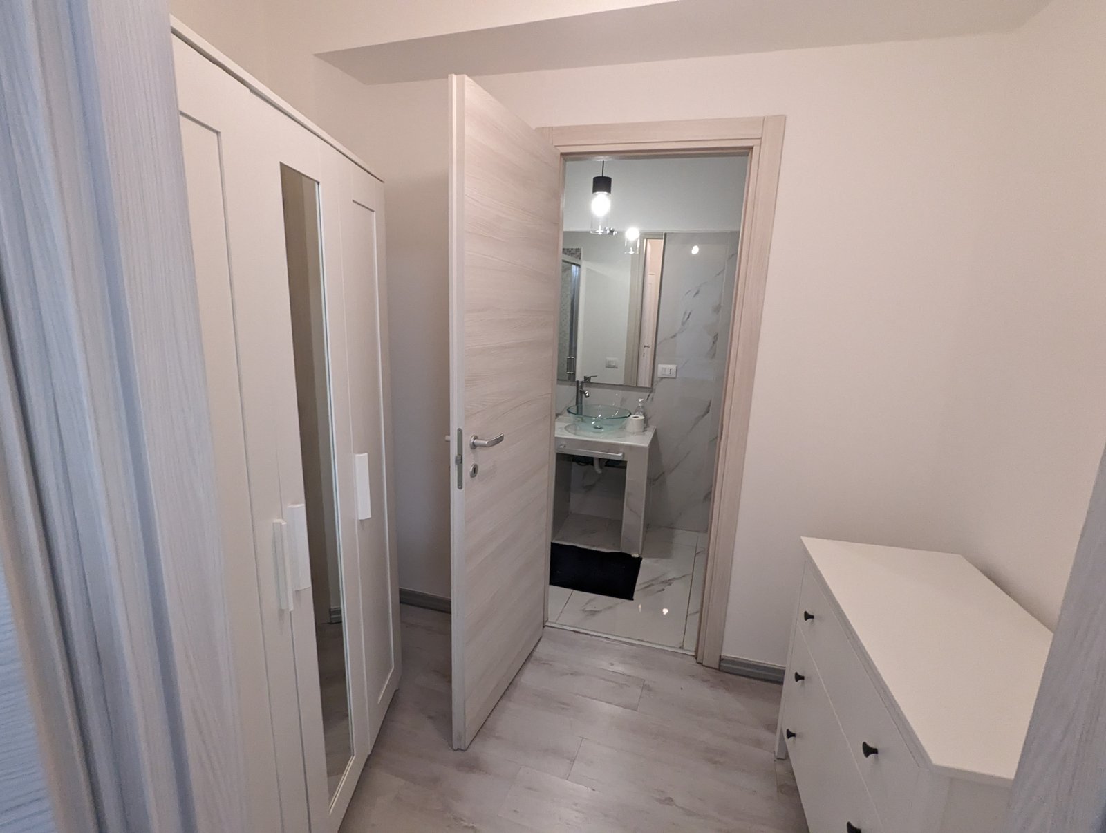 CLAUDIA1 - ROOM 1