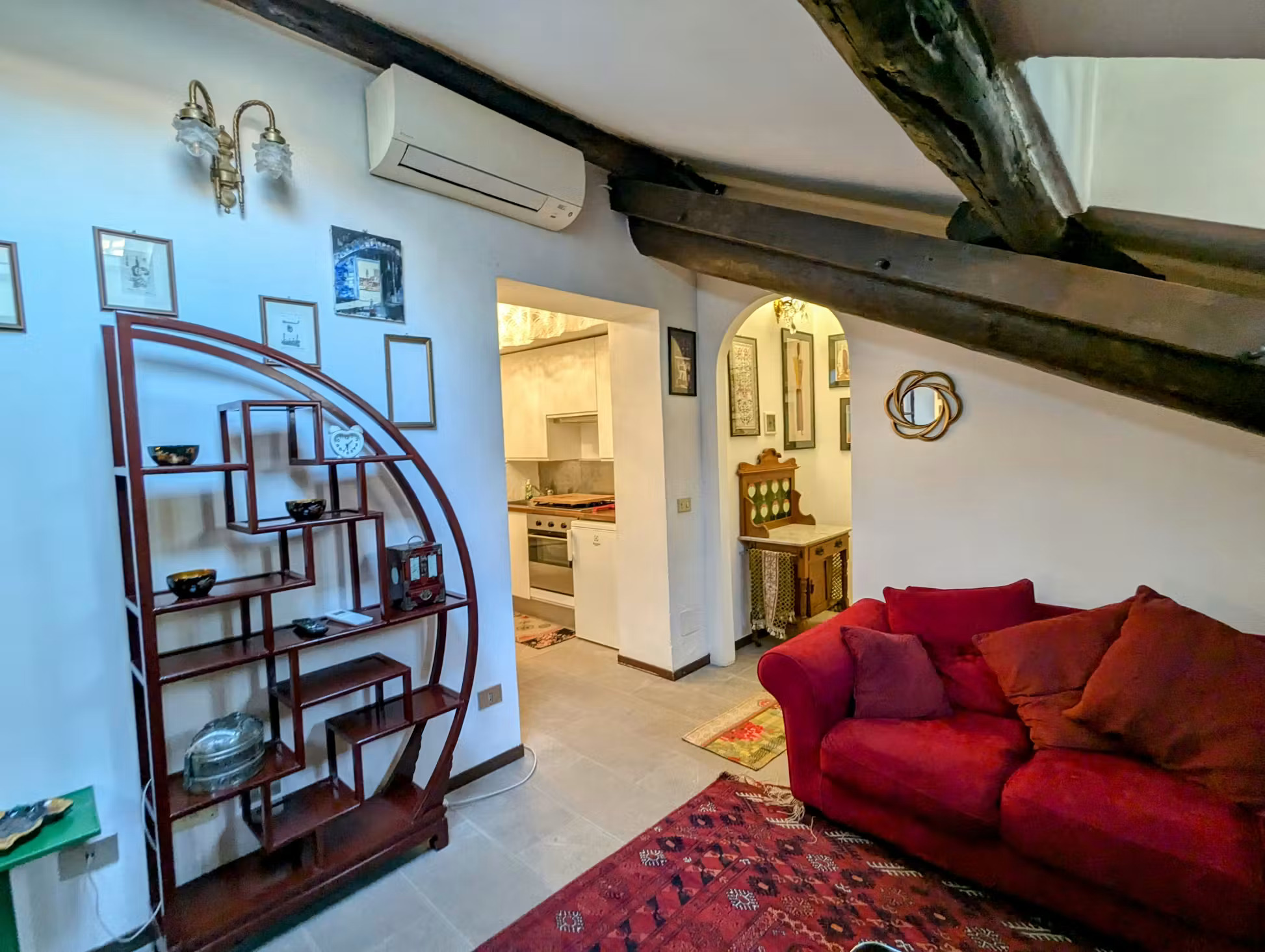 TRANSITI1 - Studio Apartment